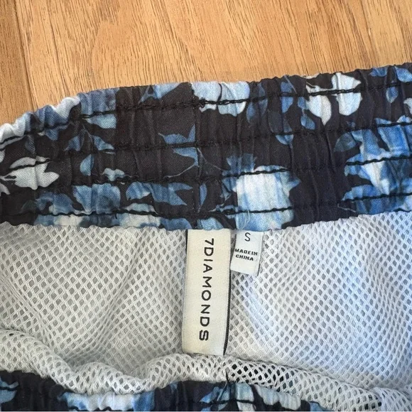7 Diamonds Blue Floral men’s swim trunks - Picture 4 of 4